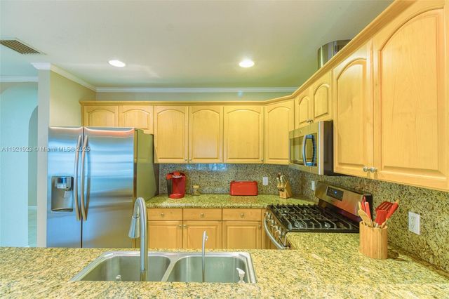 1383 NE 27th St, Pompano Beach, FL 33064