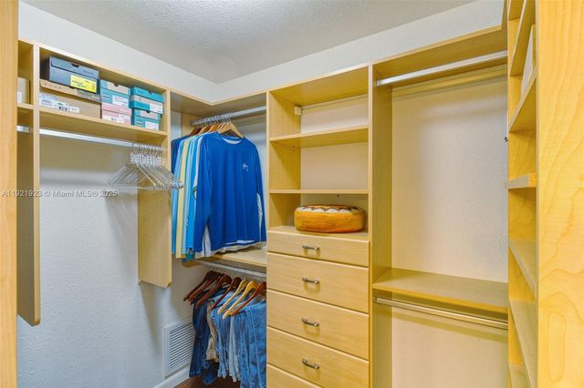 1383 NE 27th St, Pompano Beach, FL 33064