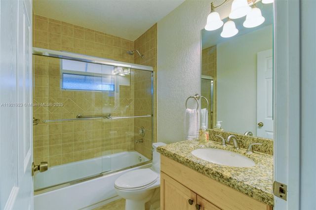 1383 NE 27th St, Pompano Beach, FL 33064