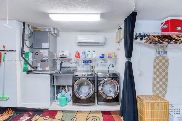 1383 NE 27th St, Pompano Beach, FL 33064