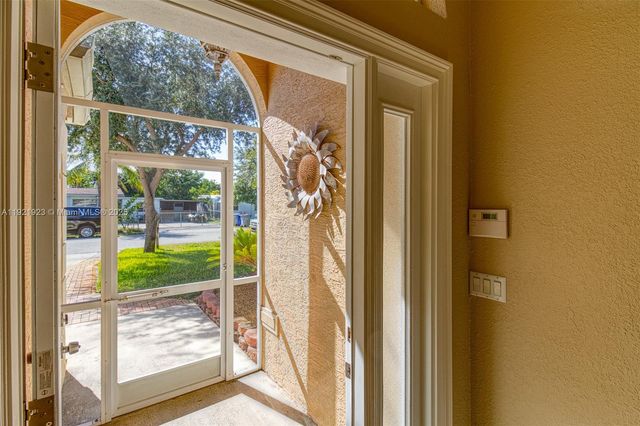 1383 NE 27th St, Pompano Beach, FL 33064