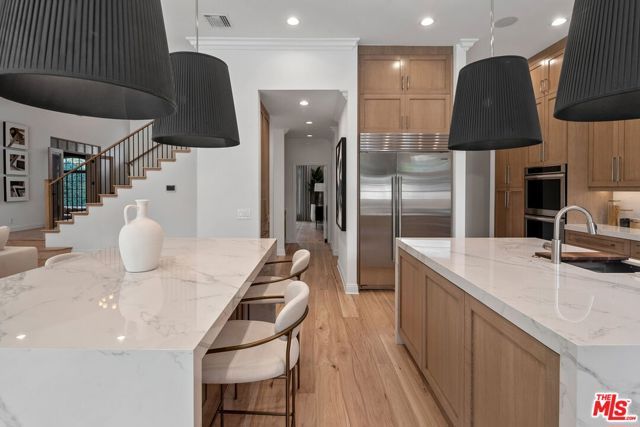 280 Homewood Road, Los Angeles, CA 90049