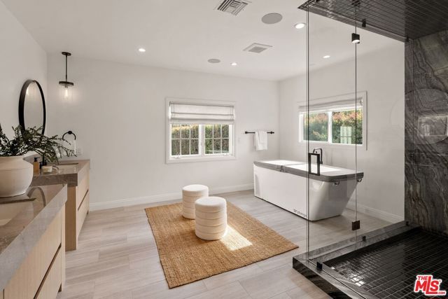 280 Homewood Road, Los Angeles, CA 90049