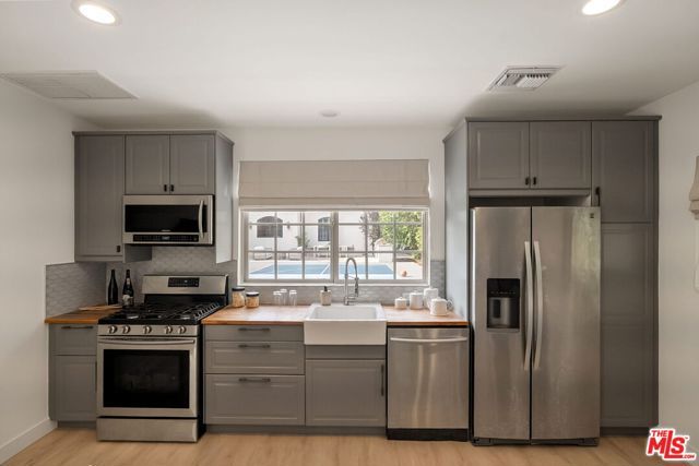 280 Homewood Road, Los Angeles, CA 90049