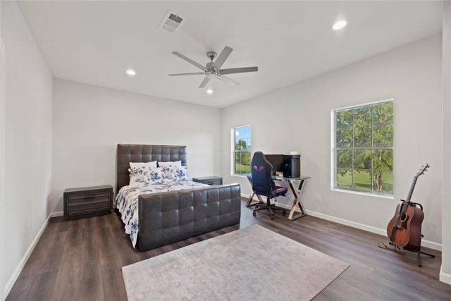 23 Glen Eagles Drive, Sugar Land, TX 77479