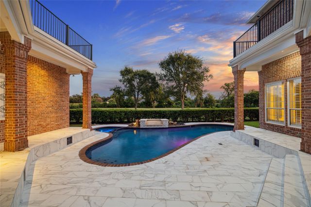 23 Glen Eagles Drive, Sugar Land, TX 77479