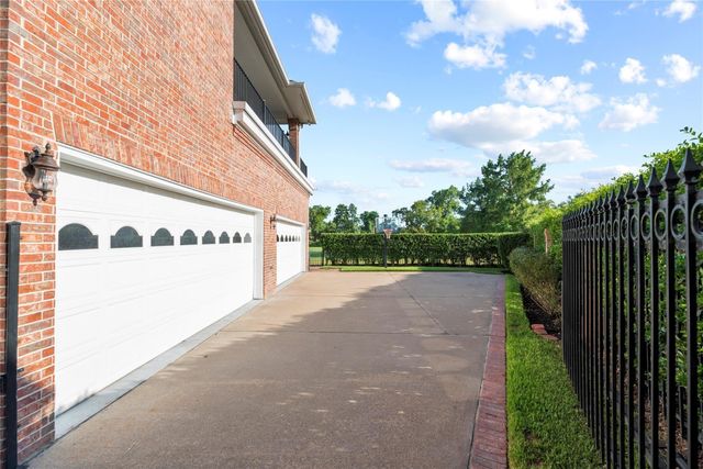 23 Glen Eagles Drive, Sugar Land, TX 77479