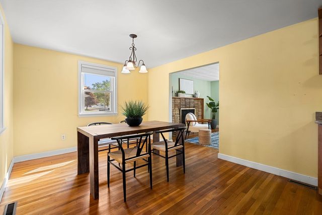 37 Old Coach Rd, Braintree, MA 02184