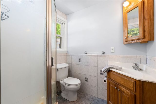 37 Old Coach Rd, Braintree, MA 02184