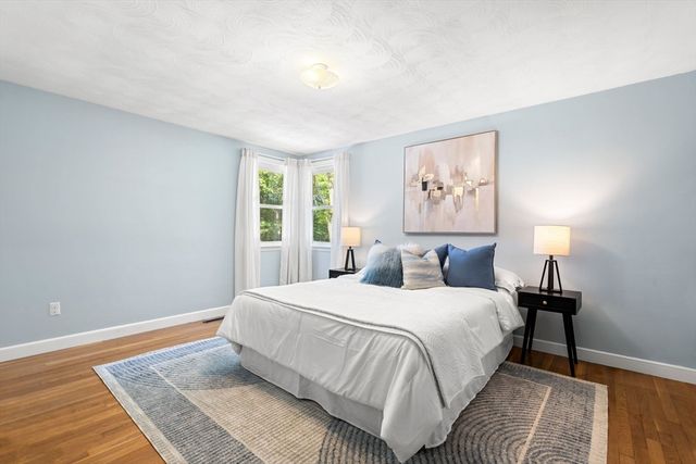 37 Old Coach Rd, Braintree, MA 02184