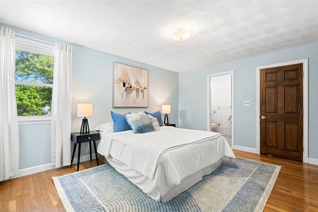 37 Old Coach Rd, Braintree, MA 02184