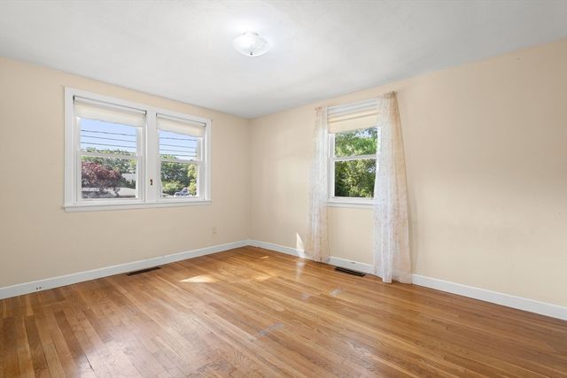 37 Old Coach Rd, Braintree, MA 02184