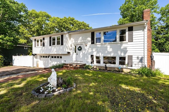37 Old Coach Rd, Braintree, MA 02184