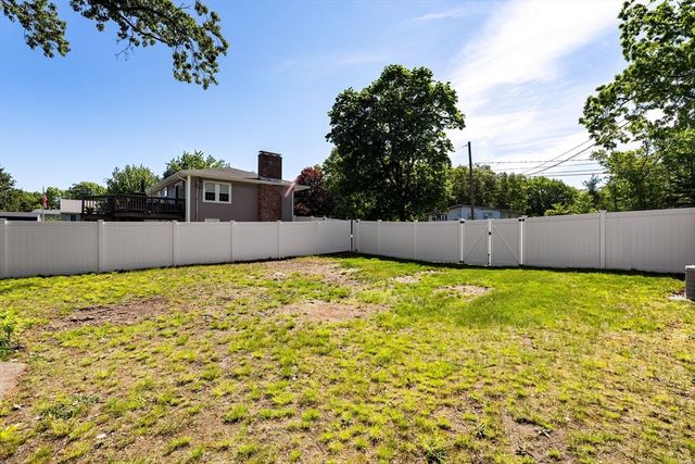 37 Old Coach Rd, Braintree, MA 02184