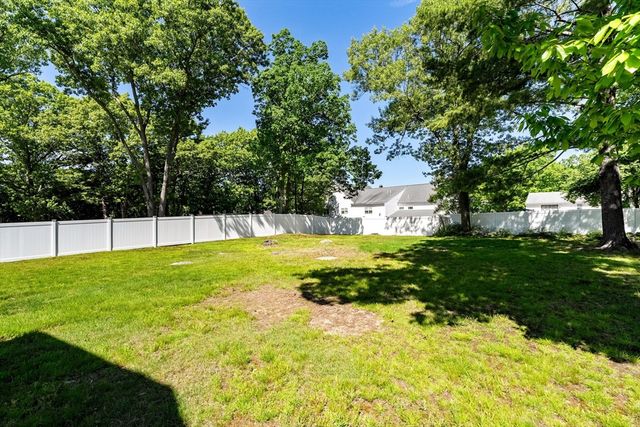 37 Old Coach Rd, Braintree, MA 02184
