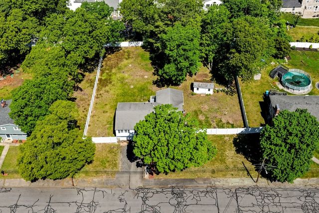 37 Old Coach Rd, Braintree, MA 02184