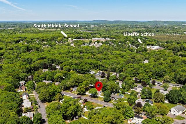 37 Old Coach Rd, Braintree, MA 02184