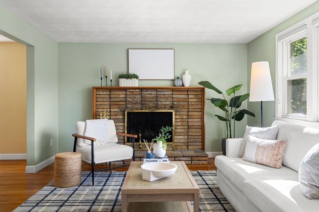 37 Old Coach Rd, Braintree, MA 02184