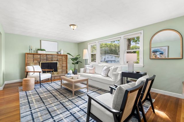 37 Old Coach Rd, Braintree, MA 02184