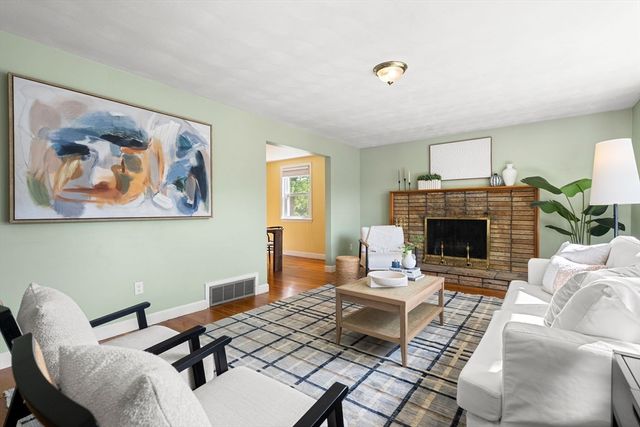 37 Old Coach Rd, Braintree, MA 02184