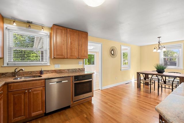 37 Old Coach Rd, Braintree, MA 02184