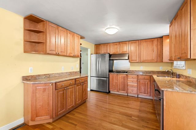 37 Old Coach Rd, Braintree, MA 02184