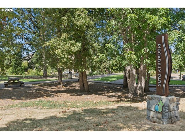 28905 Sw COSTA Cir W, Wilsonville, OR 97070