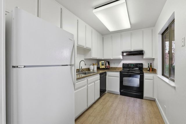 453 Alberto Way D160, Los Gatos, CA 95032