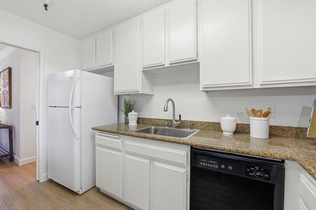 453 Alberto Way D160, Los Gatos, CA 95032