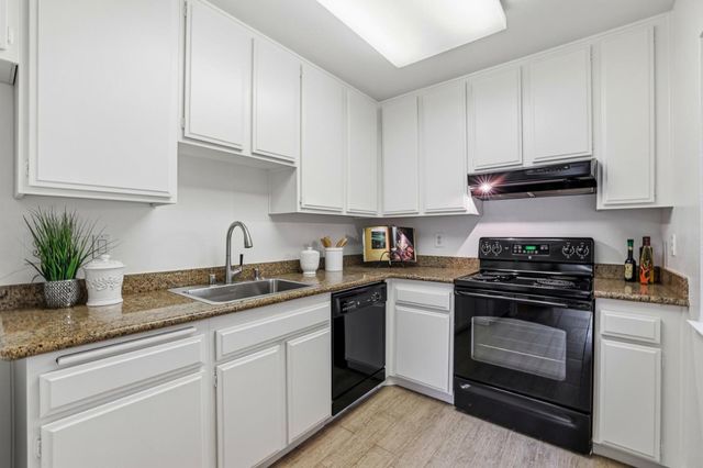 453 Alberto Way D160, Los Gatos, CA 95032