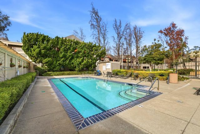 453 Alberto Way D160, Los Gatos, CA 95032