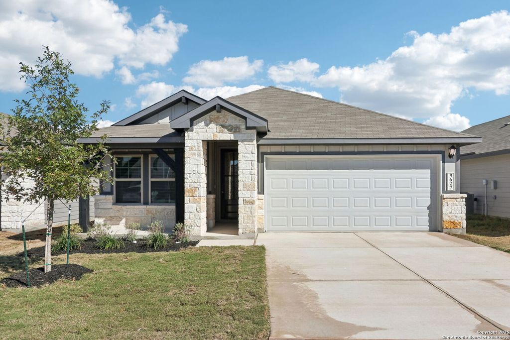 9627 Grand Via Blvd, Converse, TX 78109