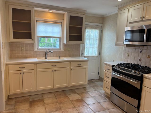 51 Coakley Avenue, Harrison, NY 10528