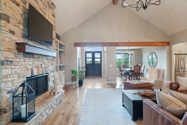 1135D Center Point Rd, Hendersonville, TN 37075