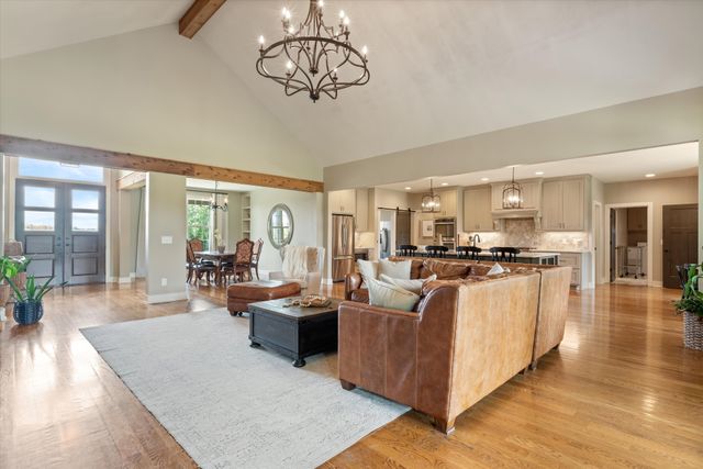 1135D Center Point Rd, Hendersonville, TN 37075