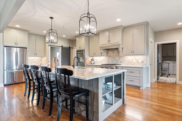 1135D Center Point Rd, Hendersonville, TN 37075