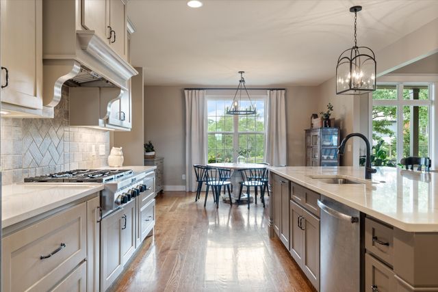 1135D Center Point Rd, Hendersonville, TN 37075