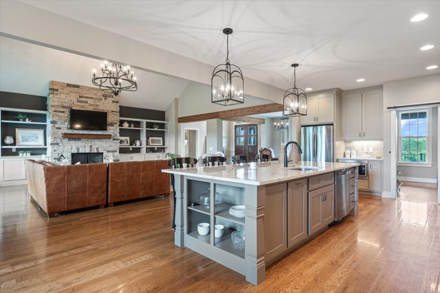 1135D Center Point Rd, Hendersonville, TN 37075