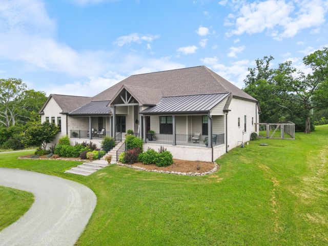 1135D Center Point Rd, Hendersonville, TN 37075
