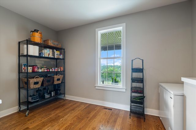 1135D Center Point Rd, Hendersonville, TN 37075