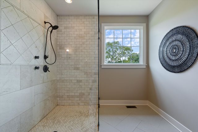 1135D Center Point Rd, Hendersonville, TN 37075