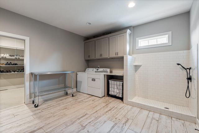 1135D Center Point Rd, Hendersonville, TN 37075