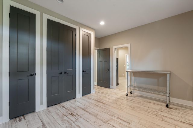 1135D Center Point Rd, Hendersonville, TN 37075