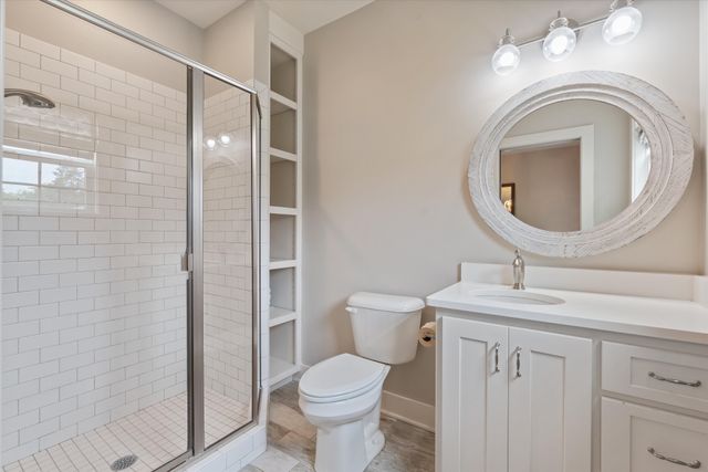 1135D Center Point Rd, Hendersonville, TN 37075