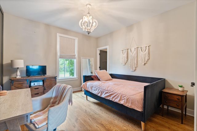 1135D Center Point Rd, Hendersonville, TN 37075