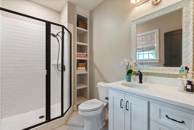 1135D Center Point Rd, Hendersonville, TN 37075