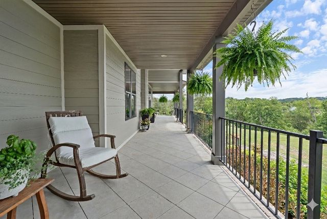 1135D Center Point Rd, Hendersonville, TN 37075