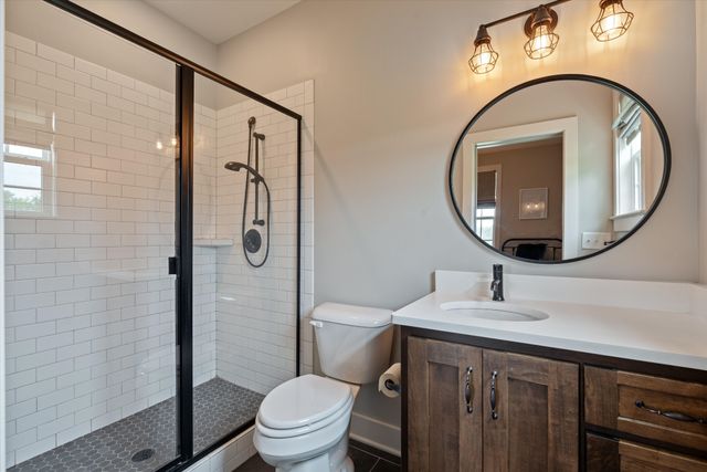 1135D Center Point Rd, Hendersonville, TN 37075