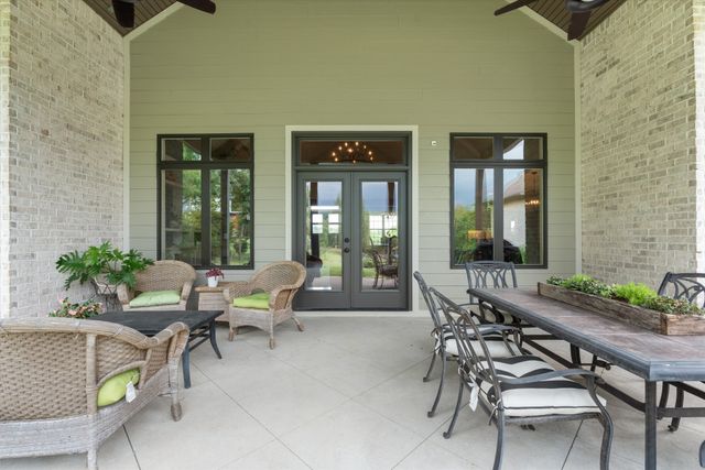 1135D Center Point Rd, Hendersonville, TN 37075