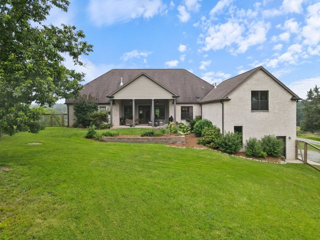 1135D Center Point Rd, Hendersonville, TN 37075